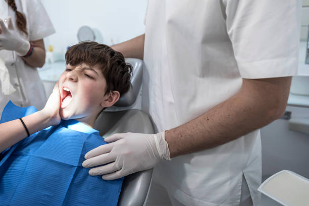 Best Cracked Tooth Emergency Dentist  in Riviera Beach, FL
